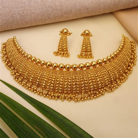 20 gram gold choker necklace.